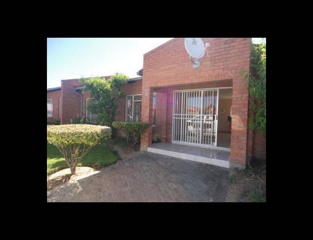 2 BEDROOM TOWNHOUSE FOR SALE IN LADYBRAND